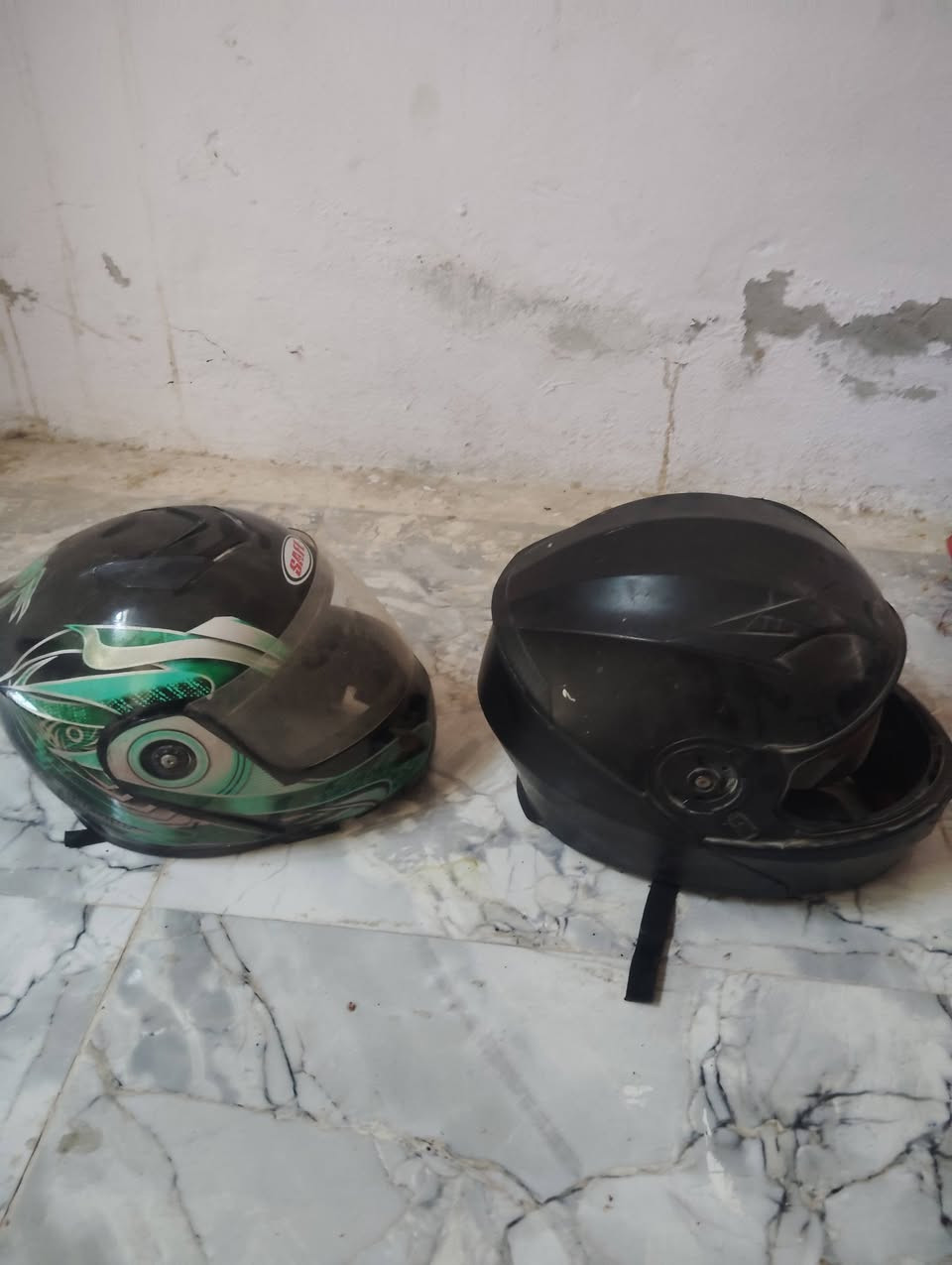 السلام عليكم خوذ للبيع السوده بيها سماعه جهتين تنربط على البلاتوث ولخضره ما بيها السعر خاص


**إذا كنت صاحب هذا الإعلان وتريد حذفه لأي سبب، رجاءا أرسل رسالة إلى الدعم الفني**
