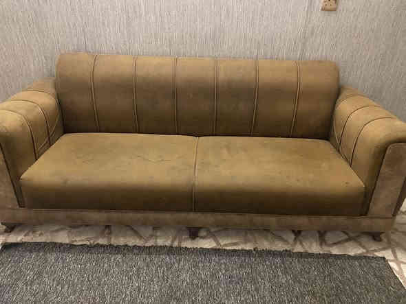 السلام عليكم تخم للبيع السعر 100 الف قفل التخم سليم من اي كسر 
الحريه حي السلام 
***********
