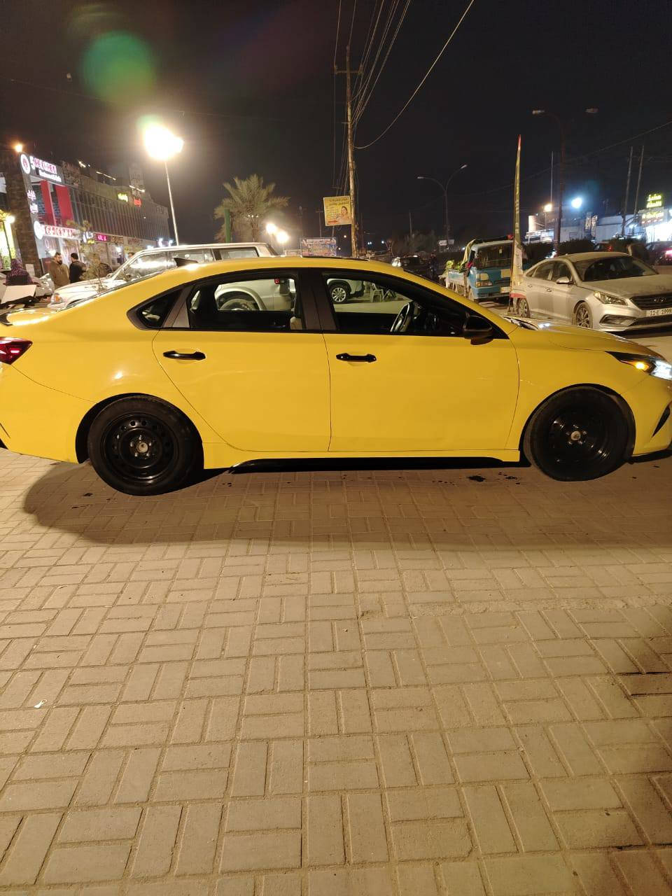 السلام وعليكم فورتي ٢٠٢٣ جيتي لاين
مكينة ٢٠٠٠ دوش
*كير cvt بلادي وشاد له منظومة التبريد الخاصة به
*سنوية إلى سنة ٢٠٣٥
*تشغيل بصمة عن بعد
*رقم بغداد انكليزي
*لون الداخل اسود جلد بلادي والمقاعد الأمامية موجود بيها تدفئة تبريد 
*التبريد قطعتين 
*موجودة بالسيارة أكثر من موديل عادي ورياضي وذكي
*ماشية السيارة ٨٠ الف ميل
*الهيئة بغداد جوال
*منظومة التبريد مبدلة جديدة في نهاية الصيف الفات منظومة كاملة
*بانوراما (فتحة سقف) 
* الحادث جاملغ ايسر فقط
* السعر ١٦٥ وبيها مجال
للتواصل واتس اب 
***********
