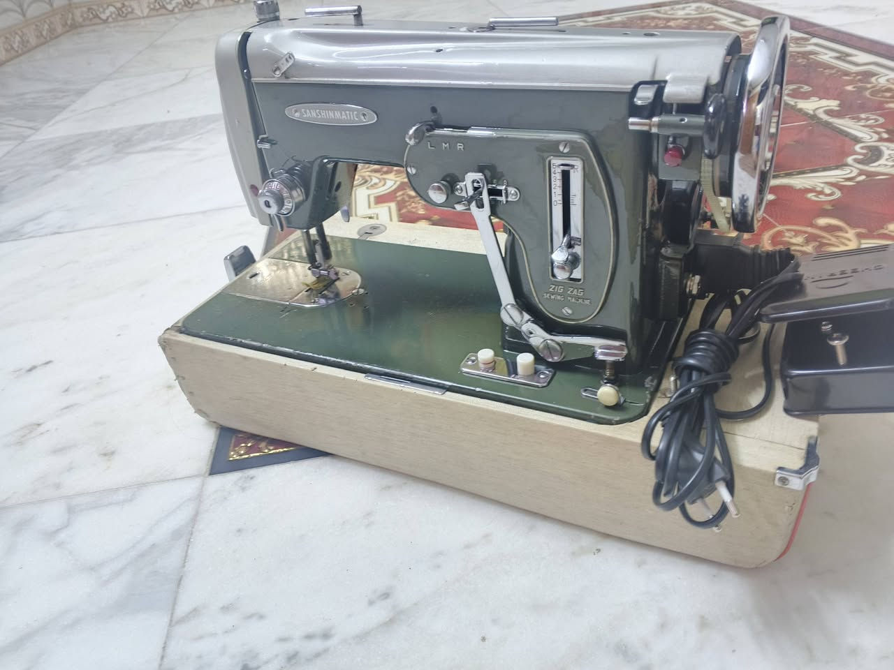 ماكنة خياطه منزلي خياط فقط بدون تطريز ماكنه انكليزي اصلي تشتغل جميع انواع لاقمشه اناره ذاتيه سعره 100 رقم هاتف ***********
