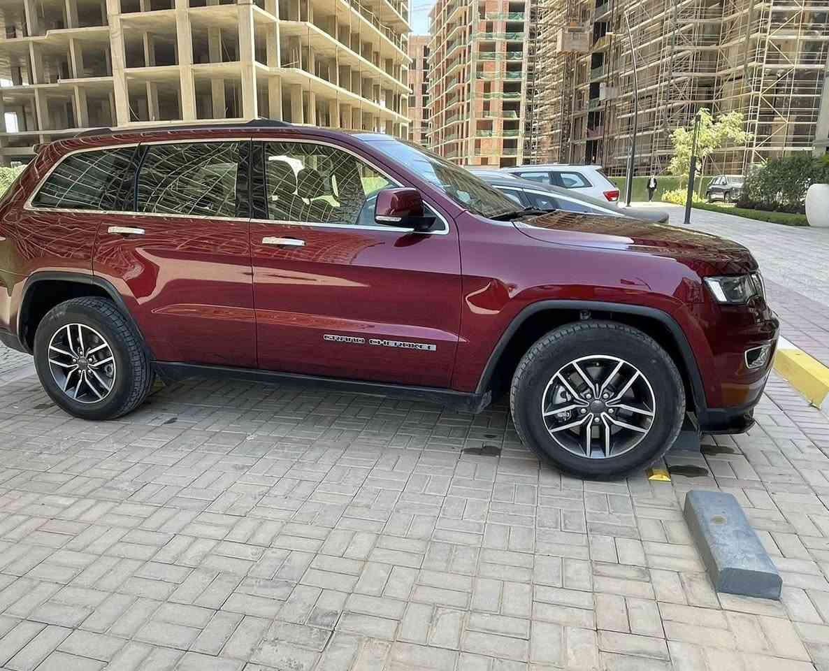 السلام عليكم
جيب كراند شيروكي ليمتد 2019 خليجي

ماشية 135000 كم بيها بارد اسفل الباب الخلف الصدر وجاملغ على كد شبر وبيها سونار السيارة حلوة ومناقصها اي شي 

السعر 250$ وبيها مجال بسيط

للتواصل على الرقم ***********
