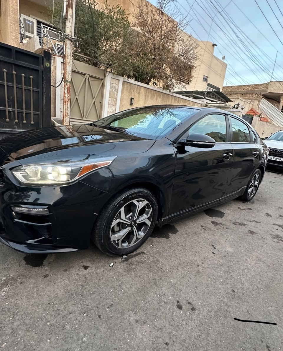 السلام عليكم 
فورتي 2021 جيتي لاين فول مواصفات 
السيارة جاهزه اي نقص مابيها 
السونار موجود وكل التفاصيل موجوده بي 
مكان السيارة بغداد 
السعر 126 وبيها مجال 
***********/***********
