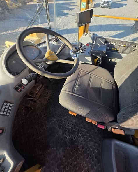 للبيع - بۆ فرۆشتن 
———————
شفل : VOLVO
حجم : L90D
مودیل :2002
دخول جدید شیمالی
—————————
بۆ زانیاری زیاتر پەیوەندی بکەن بەم ژمارە تەلەفۆنە 

***********
***********
