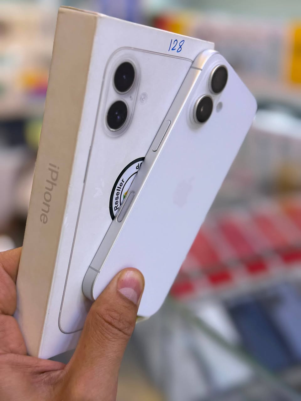 ايفون 16 ضمان وكاله ماستر اصلي 
ذاكره 256 بطاريه 98  
نضافه 💯💯 جهاز لا مفتوح 
ولا مصلح ضمان من مركز وين ميعجبك افحص ملحقات كامله 
السعر مليون 890 الف قفل اقوى سعر العنوان بغداد البياع شارع عشرين 
 🟦🟦 متوفر اقساط على مصرف الرافدين فقط 👉 
هاتف ***********📞📞
هاتف ***********📞📞
