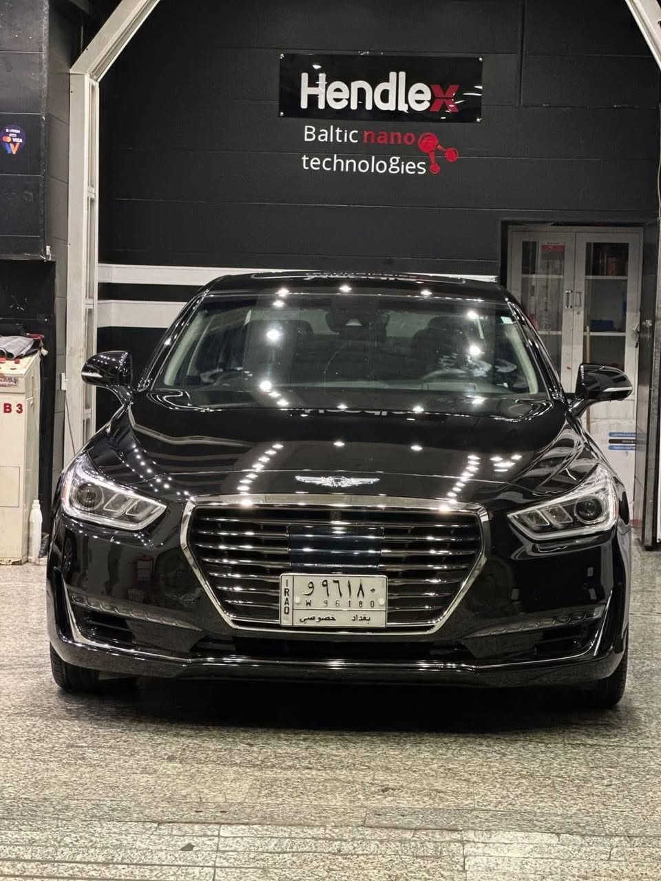 السلام عليكم جينسز G90 موديل 2019 المايباخ الكوري حجم المحرك V8 5000 اعلا موواصفات بيع او امراوس 
داخلية جلد نابا الفاخر وارد امريكي حادثها خلفي خفيف صبغ جاملغ خلفي جنطة 
مقاعد أمامية وخلفية تبريد + تدفئة
مساج للمقاعد الأمامية
تحكم كهربائي كامل بالمقاعد مع حفظ الذاكرة
فتحه البوب و الجنطة شفط 
شاشة معلومات وترفيه مع نظام ملاحة
شاشة عدادات رقمية
نظام صوت Lexicon الفاخر بـ17 سماعة
شاحن لاسلكي
كاميرات 360 درجة
حساسات أمامية وخلفية
مثبت سرعة راداري ذكي
نظام المحافظة على المسار
مراقبة النقطة العمياء
فرامل طوارئ أوتوماتيكية
إضاءة LED ذكية
ستائر خلفية كهربائية
تشغيل ودخول ذكي (بصمة)
تحكم ثلاثي بالمناخ للمقصورة
جنوط ألمنيوم أصلية قياس 19 إنش. �
السعر 235 
*********** بغداد, العراق
