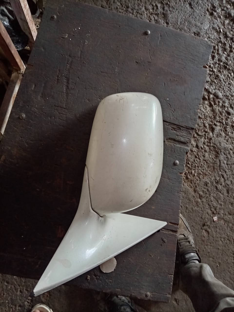 سلام عليكم
عندي أغراض افلون للبيع
باب اليسار ابيض بلادي
مرايه جانبيه
دوسه صفه اليمين
كفر مسجل بلادي نضيف
***********
