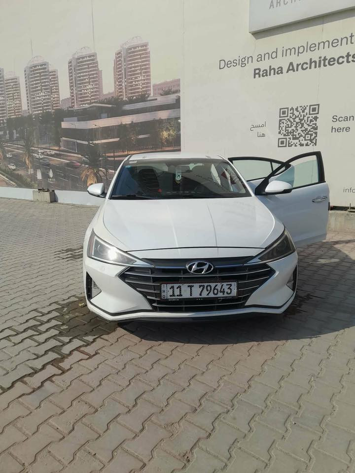 سلام عليم الانترى2020وارد امريكي ضربتها الجاملغ الايمن وشوي من البنيد موضح بل سونار السيارة جاهزة من كلشي ربع ما تذب عليها دوشمة جديدة تخم تاير جديد 
السعر 140وبيها مجال

العنوان بغداد الشعلة
الرقم :***********
