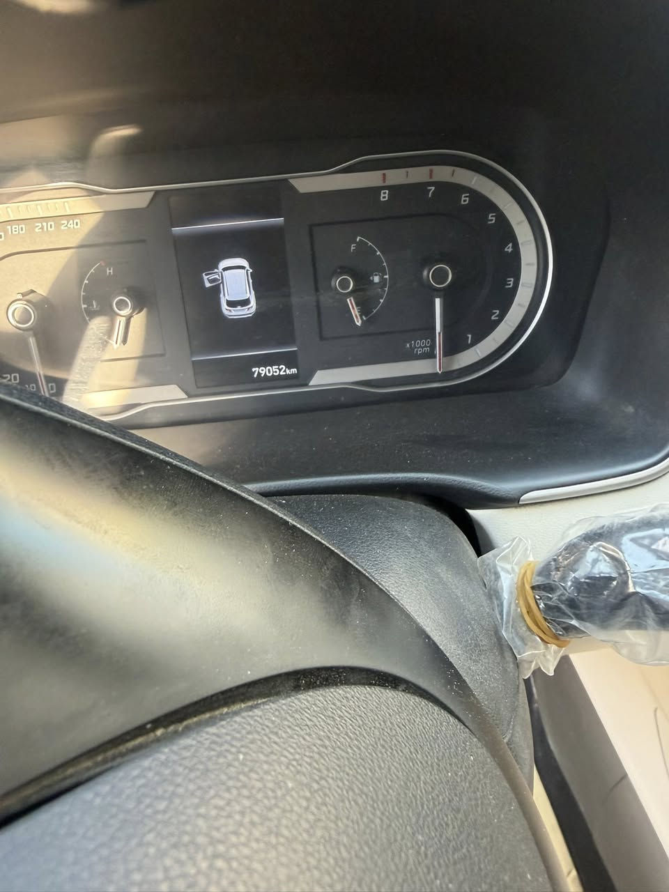 السلام عليكم هونداي توسان 2021 رقم بغداد الانكليزي بصمه وحساس أمامي وخلفي وكشنين كهرباء ودشبول ايباد وبردات ابواب خلفيه ماشيه 79 الاف كيلو مكفوله سعرها ٢١ مكانها بغداد   للاتصال ***********
