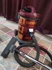 مكنسة كهربائية