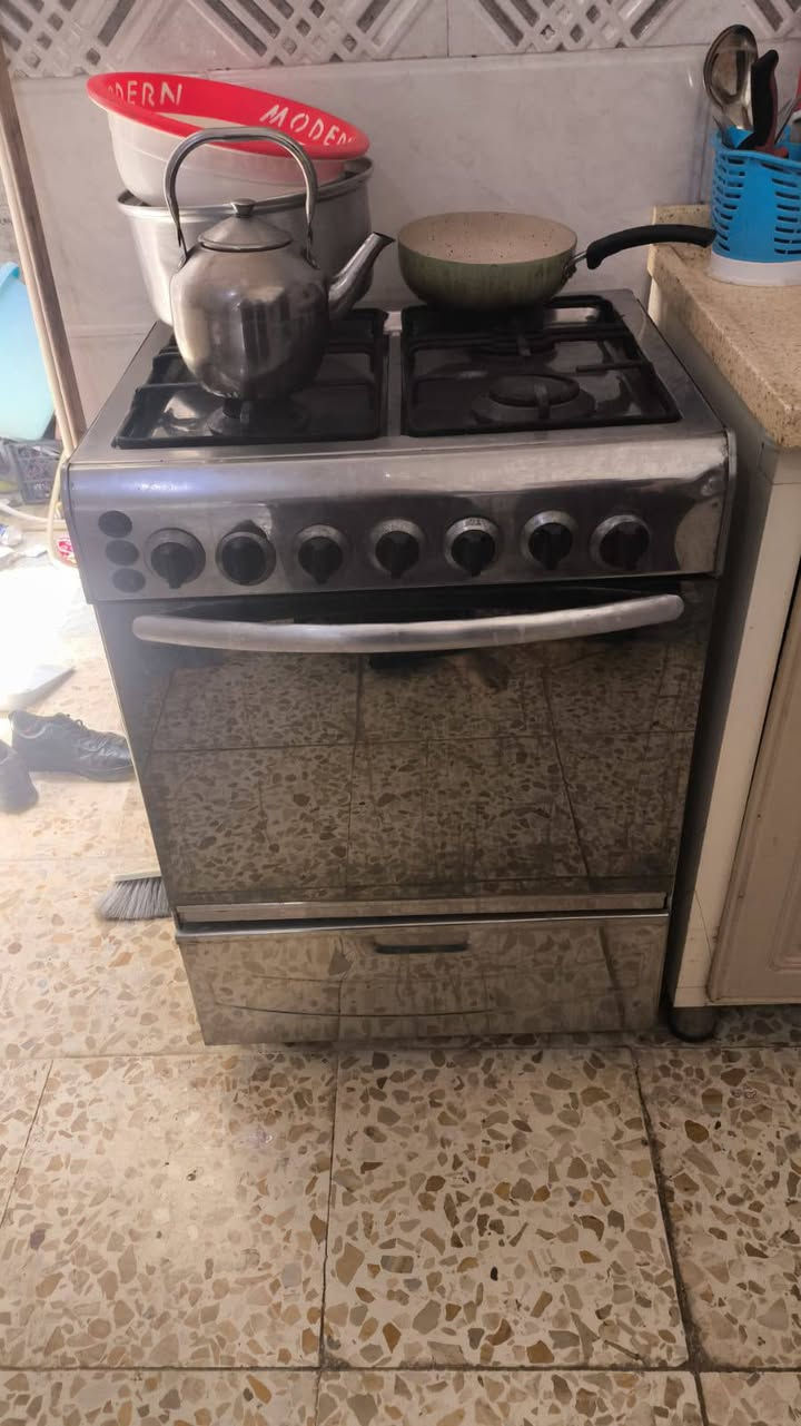 سلام عليكم هذا الاغراض كلها للبيع قطع 700 الف وبيها مجال بسيط.
رقم الهاتم***********
