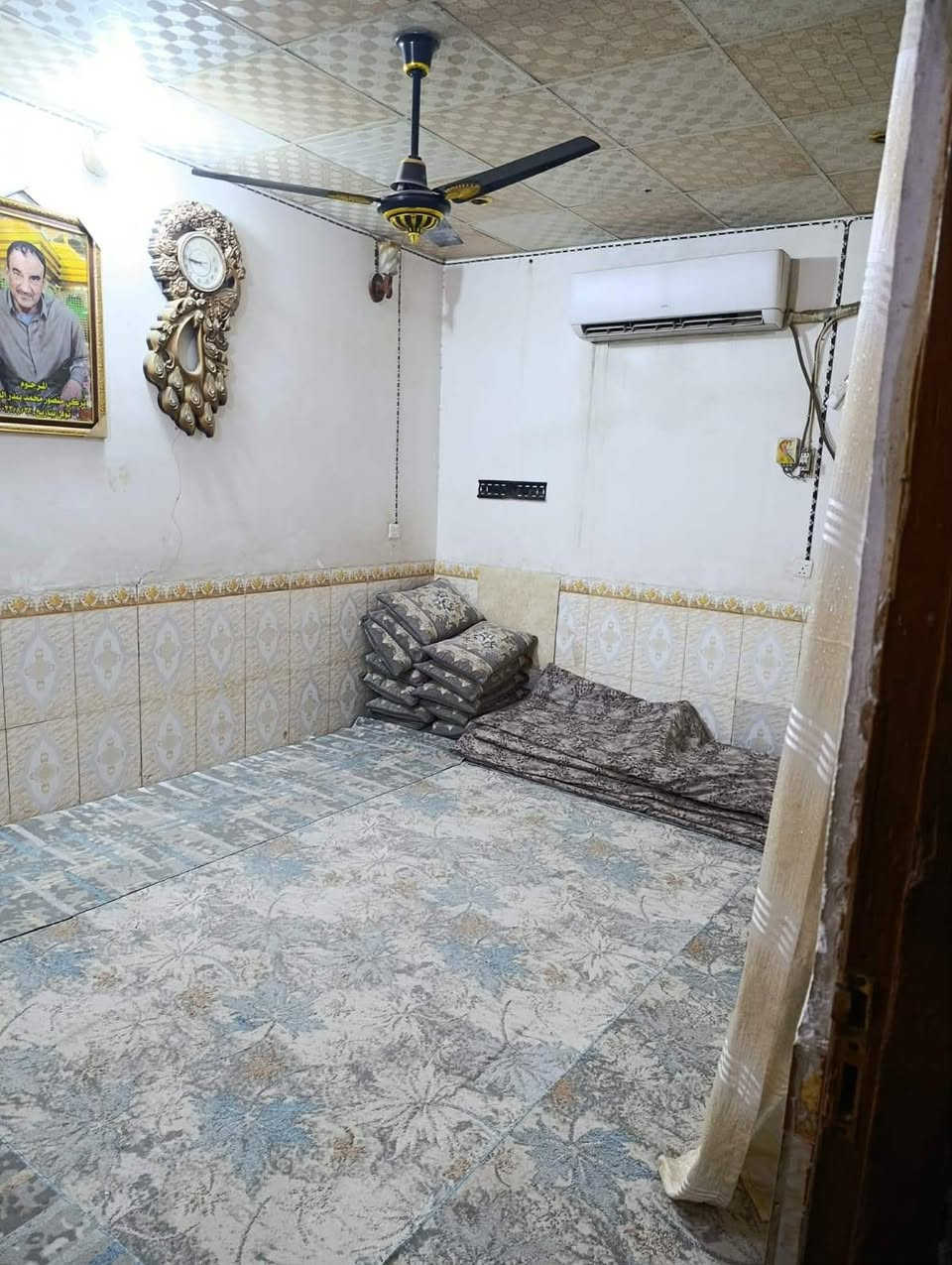 بيت ١٠٠متر بالحولي منطقة ٦٩ طابقين اساس صب والسقف عكاده الطابق الفوك شقتين منفصلات  نضيف البيت كاشي سيراميك. السعر ٦٧
                    ***********
