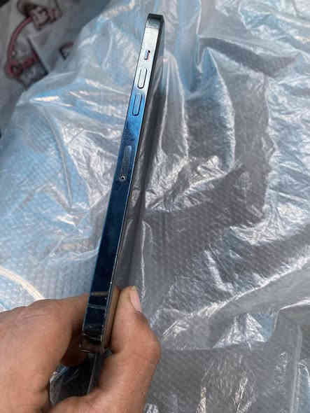 سلام عليكم  ايفون 12برو ماكس مبدل شاشه وبطاريه اصليات سيمكرت واكف بس مو تخطي فرمت حدث مو تخطي سعره185رقمي*********** مكاني بغداد المشتل كامره ترجف فقط
