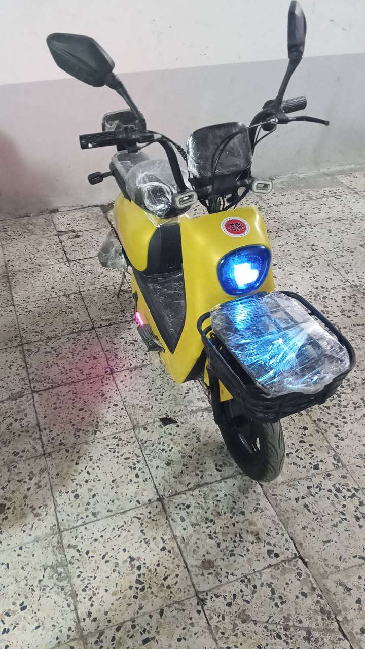 السلام عليكم للبيع درجة شحن حجم 14 جديده صار شهر من مشدوده موديل 25 بطاريات 4 بصمه او سويچ السعر 200 العنوان بعقوبة التحرير مقابل ماريا مول او مجاور منفذ إسطنبول 
الاتصال ***********
