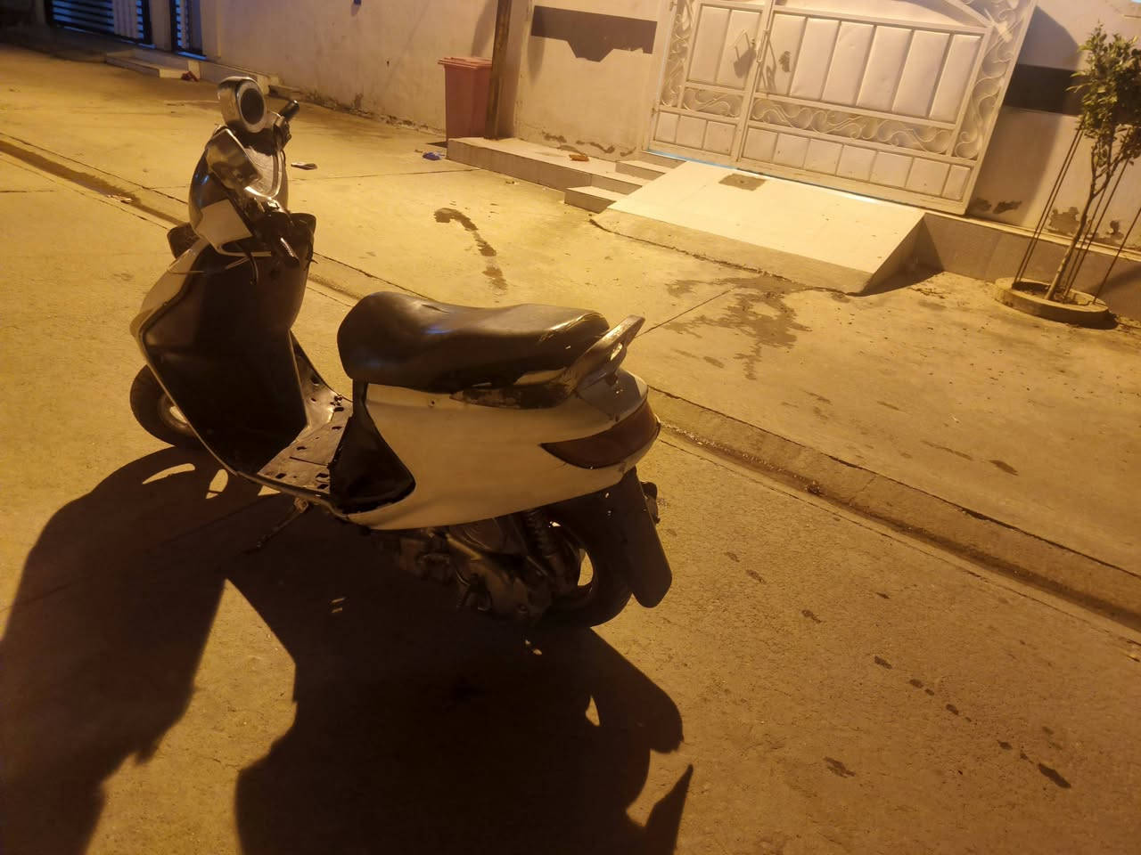 فراشه نثيه 140 للبيع أي عيب مابي كهربايات كامل شغال شرط سلف و هندر لايت زينون و لايت بومه كفرات نضيف محرك ممفتوح كابريتر بلادي كل عيب مابي صالنصا بلادي كفرات كامل بلادي موديل 2004 سعر 400 بي مجال رقم ***********
