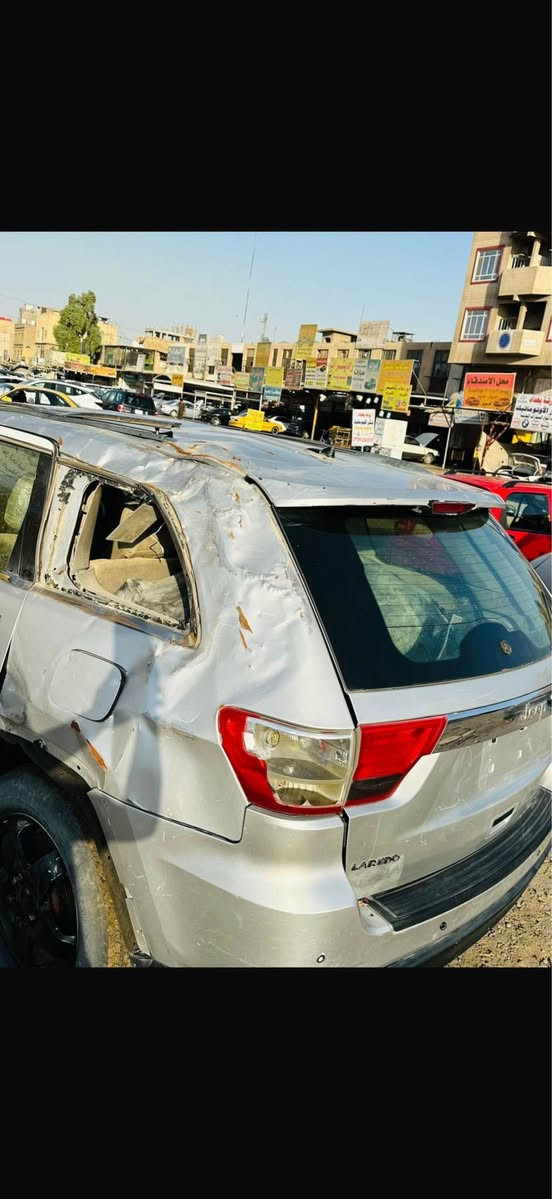 السلام عليكم 

جيب ٢٠١١ رقم بغداد الجديد هزة وفحص 
كله جديد تحويل مباشر بسمنه السيارة

للبيع على وضعها شغالة وتمشي 

سابقاً كلين تايتل حالياً بيها هذا الحادث 

السعر قفل ٦٣ ورقة 

*********** بغداد, العراق
