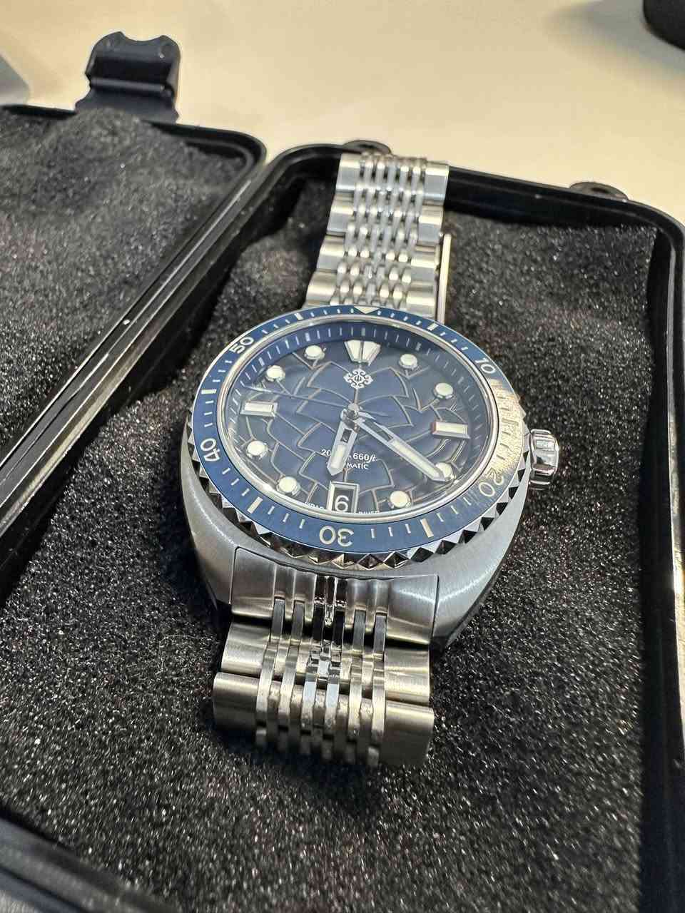 ساعة ixdao
ساعة نادرة جدا و مميزه 
اطار سيراميك مقوى و جام ياقوت درجة أولى محرك اوتوماتيك درجة أولى 
السير مشبك من الطراز الاول 
نحت يدوي خلفي 
ساعة تحفة فنية 
الساعة كاملة المرفقات


**إذا كنت صاحب هذا الإعلان وتريد حذفه لأي سبب، رجاءا أرسل رسالة إلى الدعم الفني**