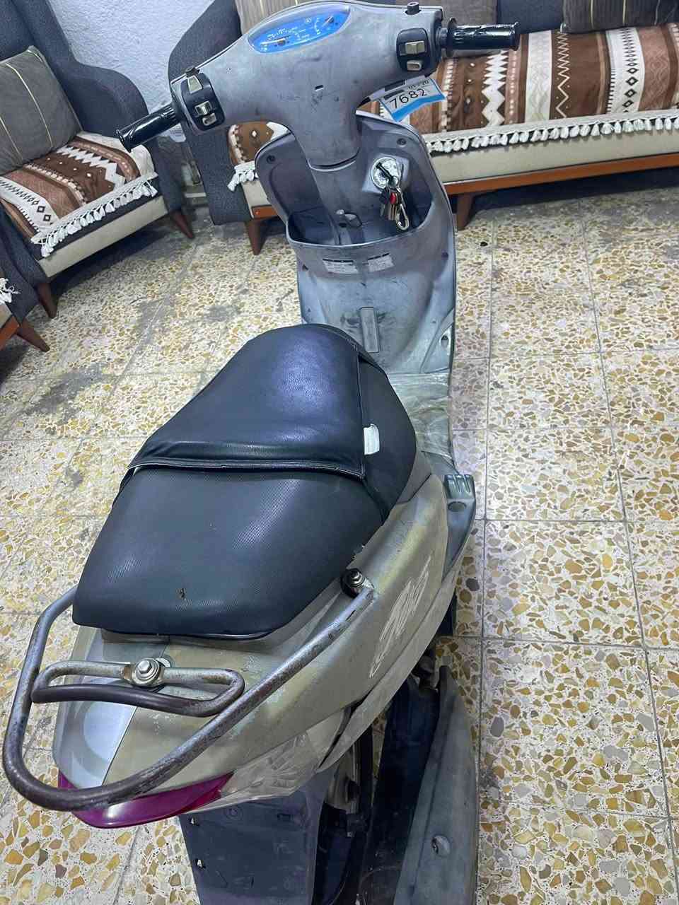 منغولي دراجهً بلاديه شلعه ومعدل ناعمه الدراجه مال رمبه بس تاير الامي مبدل فقط السعر 700بيه مجال قليل العنون الوزريه هـ***********
