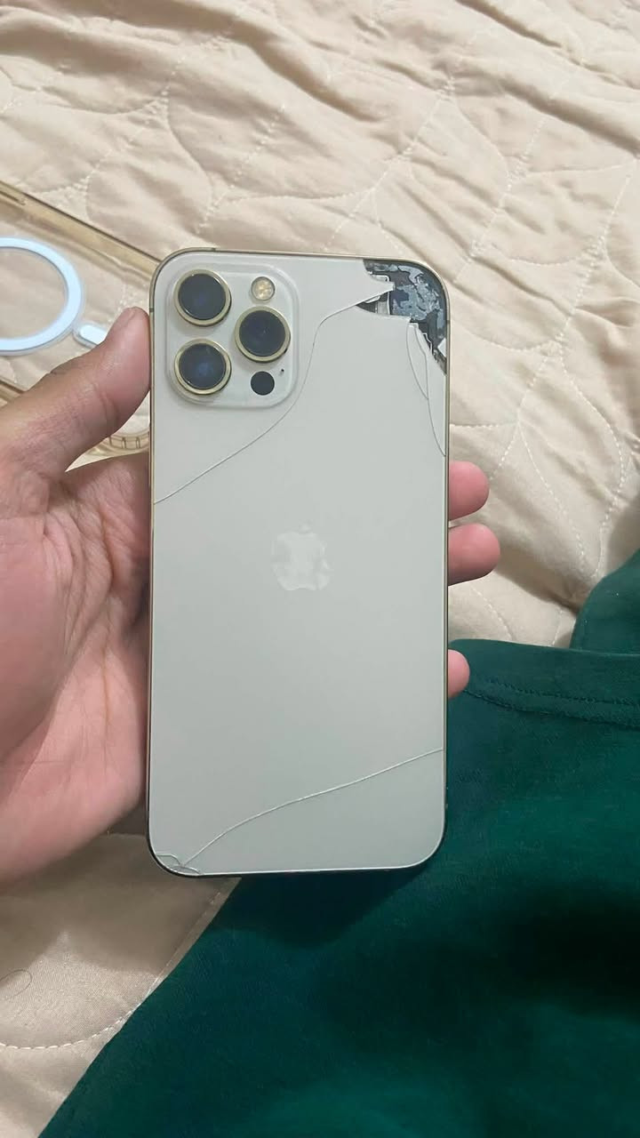 للبيع
ايفون 12 pro max 
128 ذ
مبدل بطاريه وشاشه وكامرات شغال كلشي بي 
قفله ٢٠٠ اقل مابيع


**إذا كنت صاحب هذا الإعلان وتريد حذفه لأي سبب، رجاءا أرسل رسالة إلى الدعم الفني**