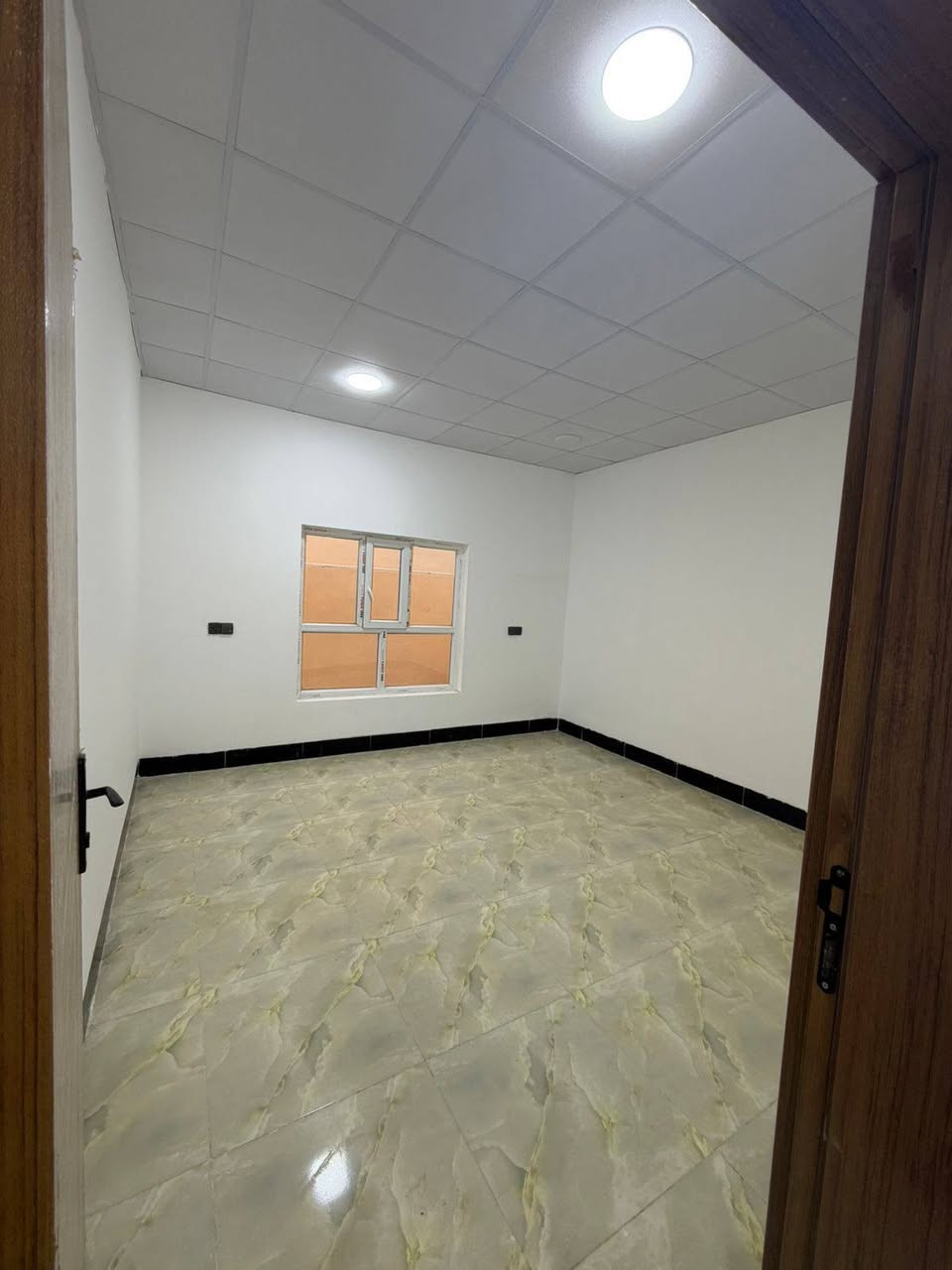 #🏡_بيت_للبيع
#📍_مجمع_سما_تكريت
#🏠_طابق_واحد
#📐_المساحة_200_متر
#🛣_شارع_15

#✨_مواصفات_البيت
#▪️_عدد_الغرف_2
#▪️_مبدّل_سيراميك_الأرضيات_بالكامل
#▪️_نقش_مغربي_لغرفة_الاستقبال
#▪️_الكهربائيات_مبدّلة
#▪️_الأبواب_مبدّلة
#✅_البيت_مرتب_وجاهز_للسكن

#📞_رقم_الاتصال : ‏‪***********‬‏
***********
