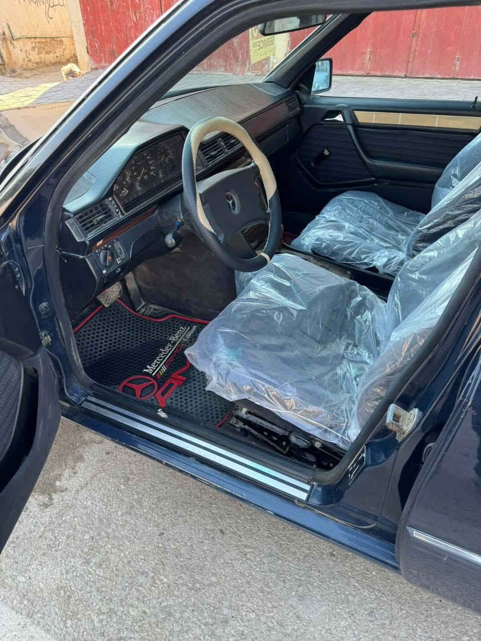 سلام عليكم  مارسدس دب موديل ٨٩ رقم بغداد بسمي  سياره جاهزه صدر مامي خلفي جديد تخم تاير كفاله من ضربه صبغ جماليه مكينه ٢ونص مكينه وكير حاويه جدد سياره احله من صور سعره ٥٥ وبيه مجال قليل مكان سياره واسط ***********
