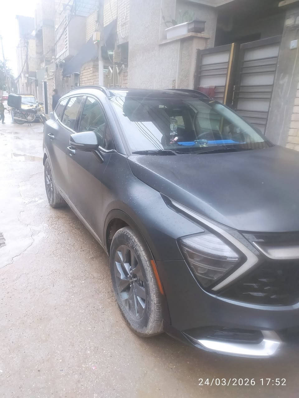 ✨🦅كيا سبورتج  هايبر  برستيج 🦅✨
حجم لارج اعلى مواصفات بالسبورتج 1/1 
 موديل2025  مرقم شمالي بسمي الانكليزي الدولي تحويل مباشر 
اللون نفطي مات  داخل اسود 
وارد امريكي بدون ايرباك جاملغ امامي امبدل جاملغ خلفي أمعمر 
بدون دواخل الباقي كفاله عامة  سعرها ✨230✨ وبيها مجال للشراي مكان السيارة 📍 بغداد 
 للتواصل والاستفسار 
☎️***********

مواصفاتها :-السيارة ماشية 19 فقط 
🍁محرك  هايبرد +بنزين 
🍁كير 8 نمر 
🍁 بانوراما
🍁بصمة : تشغيل - ابواب - صندوق
🍁صندوق كهرباء
🍁شاشة كبيرة على طول  الدشبول تدعم  ابل كاربلاي واندرويد اوتو وفول تحكمات
🍁كيجات الكترونية متغيرة حسب الوضعيات
🍁انظمة القيادة : سبورت - سمارت - نورمال
🍁كشنات كهرباء فول 
🍁كراسي كهرباء فول تحكم مع كشن امامي خزن ميموري متحرك عند النزول اوتماتيك
🍁اضواء ترحيب عند الاقتراب مع ترحيب داخلي عند الصعود او المغادرة
🍁شحن وايرليس
🍁منافذ تايب سي عدد 3 مع 2 في الكشنات ومنفذ يو اس بي ومنفذ جداحة
🍁 هاند بريك بصمة
🍁اوتو هولد
🍁5 كاميرات 360 مع بالاشارات الجانبية مع وضعيات مختلفة للكاميرات
🍁 فول رادارات امامية وخلفية وجانبية نقطة عمياء وحساسات امامية مو ذاتية ذكية
🍁نقطة عمياء
🍁كروز سرعة
🍁 تدفئة كشنات + تبريد 
🍁سستم صوت 
🍁خزن كشن سائق ميموري 
🍁ويل كب حجم 19 وحساس اطار         
🍁اشاير بالمري
🍁تشغيل عن بعد
🍁شاشة لمس متغيرة لتحكم  او لتبريد
🍁ستيرن فول تحكمات مع تدفئة استيرن 
🍁 تتحكم بلسيارة بلبصمة اتقدم وترجع
