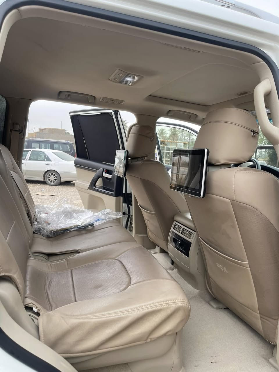 السلام عليكم 
لاندكروز ٢٠٢١ 
ساز رقم بغداد 
٨ سلندر ٤٦٠٠ 
ماشية ٨٢ الف 
مكفولة كفالة عامة من تبديل وتعديل وصبغ وشرط السونار 
كم ملاحظة موجودة بالصور 
السعر ٦٢٠ 
السيارة جديدة وشايف الخير الي ياخذه 
***********
