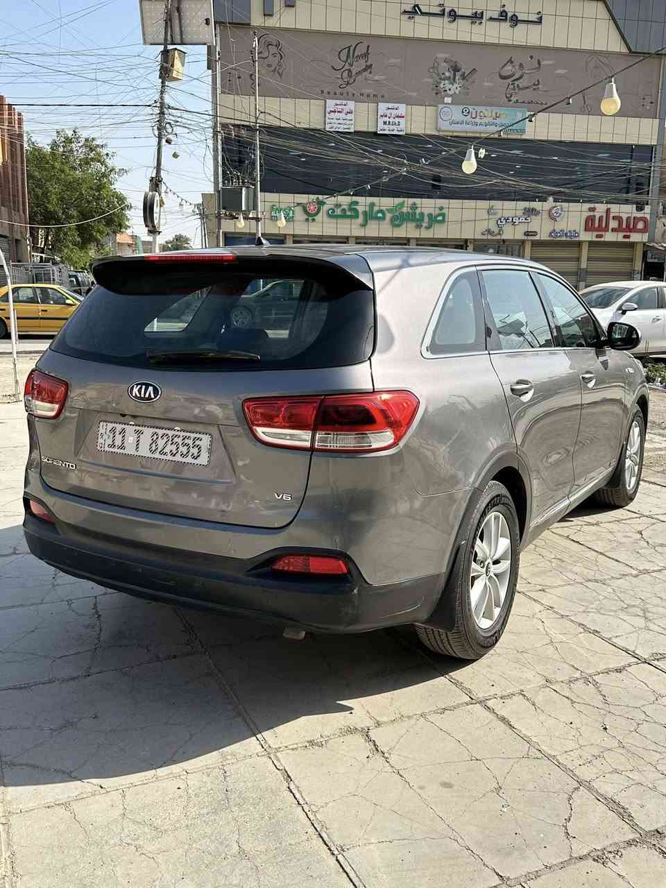 سلام عليكم 
سورنتو 2017خليجي 
موصفات 
سته سلندر 
7راكب 
شاشة /كامرة
ثلاث نضمة قيادة 
نورمل /يكو/ سبورت 
تحكم ستيرن جهتين 
تبريد قطعتين 
السعر 180
***********
