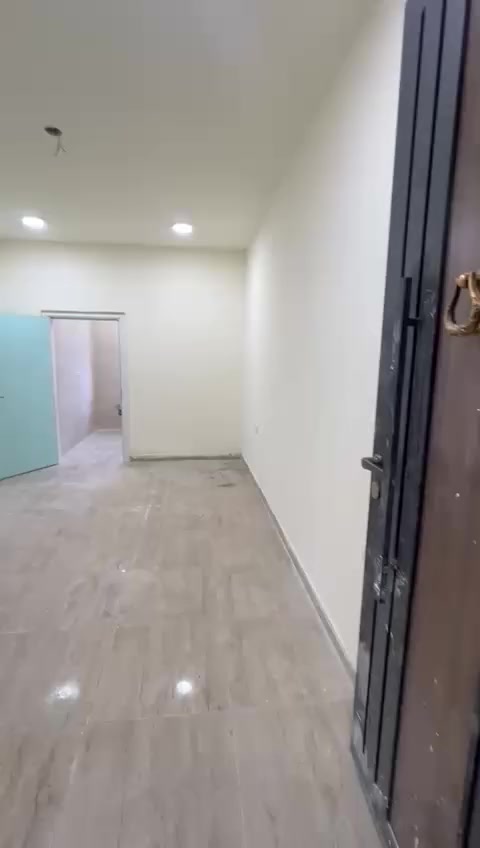 شقة للايجار طابق اول مصعد شغال ٢٤ ساعة تحتوي على غرفتين نوم ومطبخ وخدمات شارع عمر فرع مرطبات افراح الاعظمية الايجار٦٥٠
للاستفسار ***********
