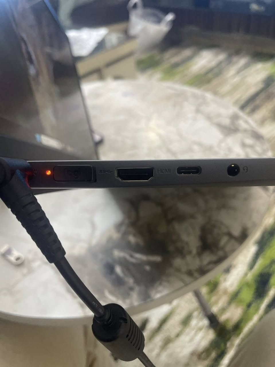 للبيع لابتوب Lenovo قوي جداً ونظيف استعمال شخصي
🔹 المواصفات:
 • معالج: Intel Core i7 جيل 13
 • الرام: 16 GB DDR5
 • التخزين: 512 GB SSD
 • كرت الشاشة: Intel UHD Graphics
 • نظام: Windows 11 Pro أصلي
 • شاشة واضحة وأداء سريع جداً

🔹 مناسب لـ:
الدوام، الأوفيس، المحاسبة، التصفح، برامج الهندسة الخفيفة، والترجمة.

🔹 الحالة:
نظيف جداً، بدون اي شخط ، استعمال شخصي، بدون أي مشاكل.

📍 السعر: (مليون 1,000,000)
📍 الموقع: (بغداد)

للمهتمين المراسلة على الخاص
***********
