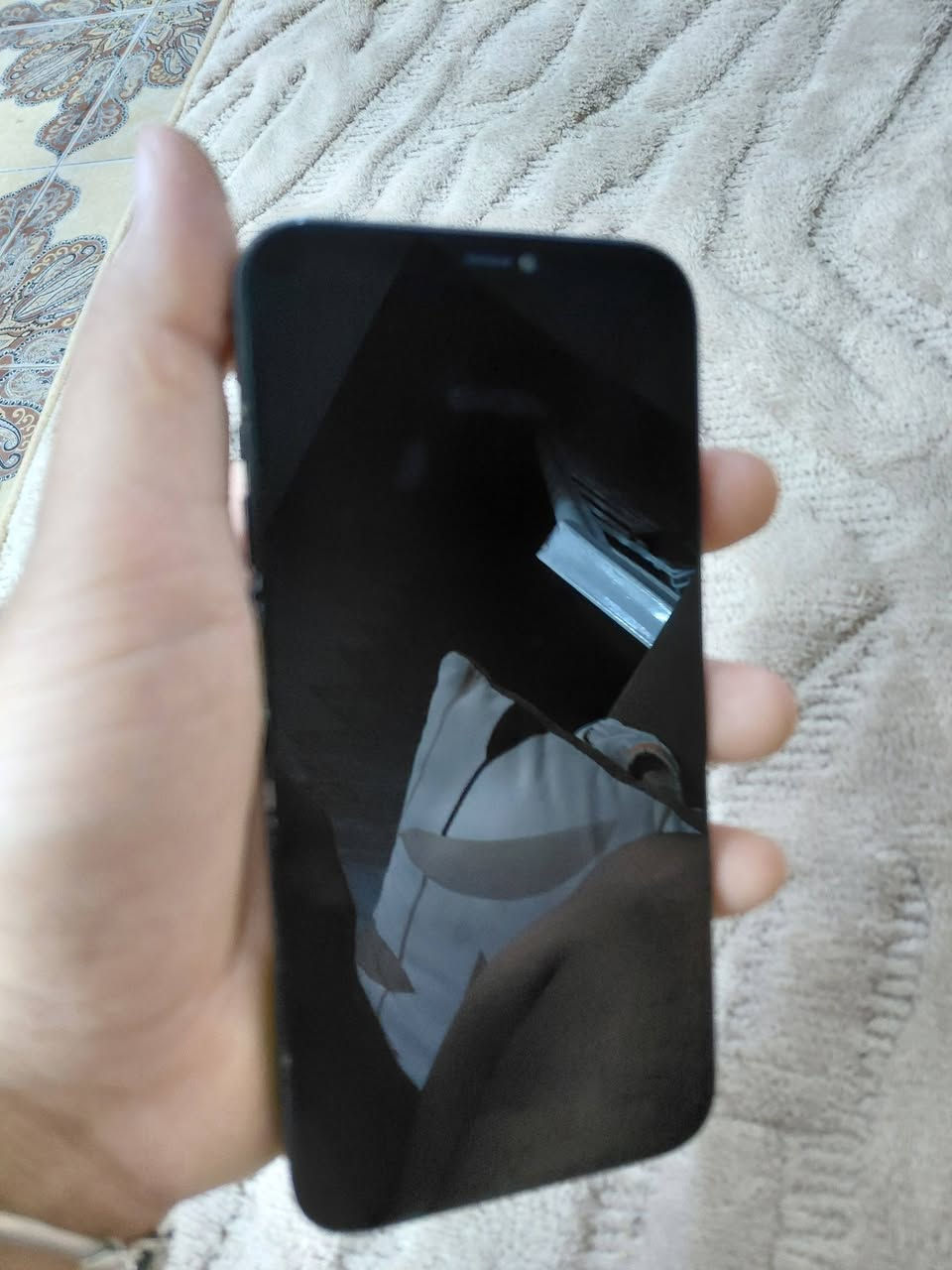 السلام عليكم عندي 12 برو ماكس شاشه ابدله 3 خيارات نوعيه زينه بطاريه 77 ذاكره 256  السعر 250 مكاني حله شارع 60 رقمي ***********
