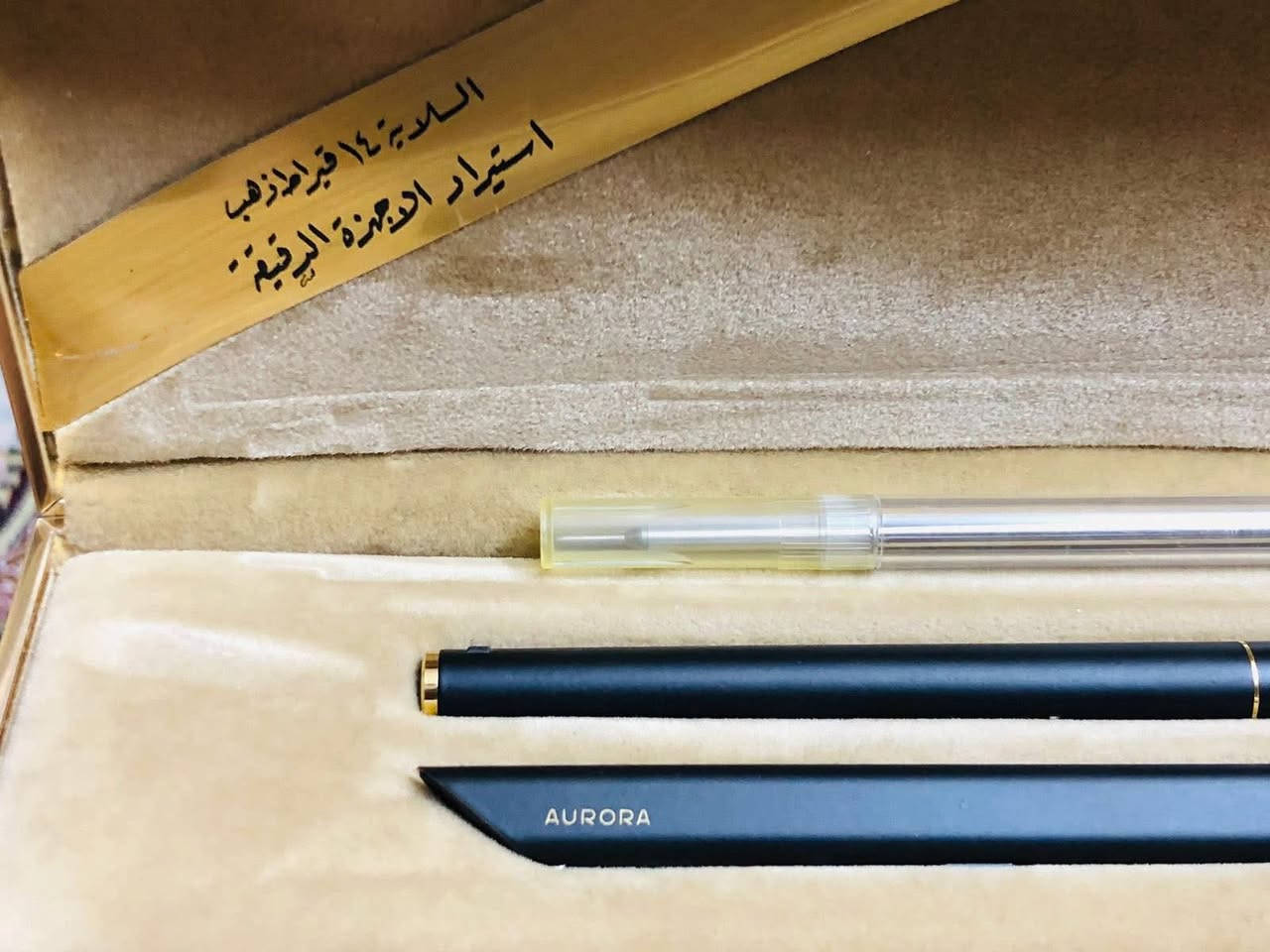 سيت اقلام  ارورا  ( AURORA) حجري 
استيراد الأجهزة الدقيقة العراقية 
إيطالي الصنع اصدار محدود 
ريشه ذهب خالص عيار ١٤ 
حجر مع  تغليف ذهب  لوك غير مستعمل 
مع العلبه الأصلية والكتلوك 
للاتصال ***********
