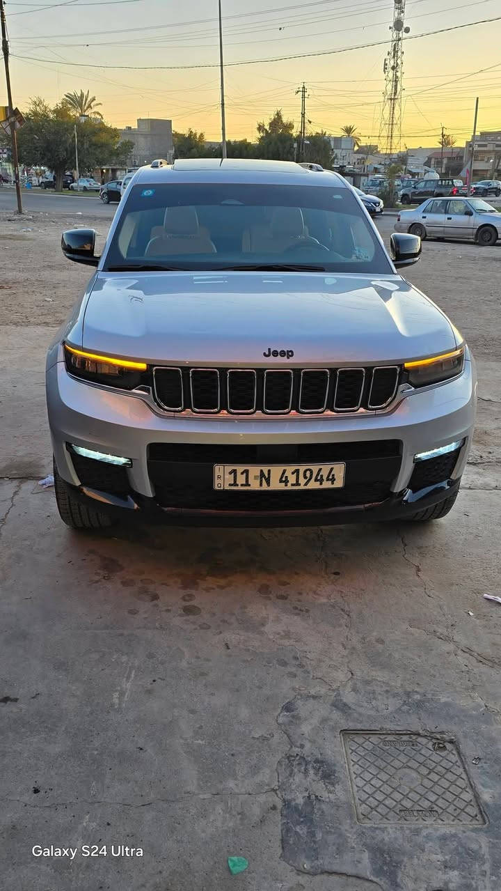 رقم بغداد دولي
🌍 الوارد:امريكي دعامية خلفية + صندوك + دعامية امامي بدون ايرباك 
👥 عدد المقاعد: 7 راكب

🔧 المواصفات الفنية

1-محرك V6 سعة 3.6 لتر

2-ناقل حركة أوتوماتيك 8 سرعات

‎🚦 أنظمة القيادة والذكاء
✔ قيادة شبه ذاتية
✔ تثبيت سرعة ذكي (Adaptive Cruise Control)
✔ تحديد المسار
✔ تحذير الخروج عن المسار + تصحيح تلقائي
🛡️ السلامة والمساعدة

✔ كاميرات 360 درجة

✔ حساسات خلفية 

✔ مراقبة النقطة العمياء
✔ فرامل تلقائية للطوارئ
✔ مساعد الركن الأوتوماتيكي
🛋️ الداخلية والفخامة
✨ تدفئة وتبريد للمقاعد الأمامية والخلفية
✨ تدفئة المقود
✨ إنارة محيطية داخلية متعددة الألوان
✨ مراية وسطية كاميرا رقمية
✨ مرايا جانبية ووسطية تعتيم أوتوماتيك

📱 التقنيات

🔑 دخول ذكي

🚀 تشغيل عن بعد

🖐️ بصمات أبواب 

📺 شاشة وسطية كبيرة Uconnect

🎵 نظام صوت فاخر McIntosh

📱 Apple CarPlay & Android Auto

📶 Wi-Fi / Bluetooth / USB

🎨 الخارجية
🤍 لون السيارة: سلفر 

320

بغداد 
#للستفسار ***********
