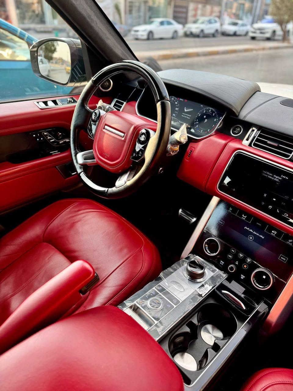 سلام عليكم رانج روفر 2020 اوتو بايكراف 
V8 سوبر جارج 
كفاله عامه بدي ومحرك كله بشرط 
 مغلفه ppf داخل وخارج 
ماشي 65 موجوده بنجف سياره نضيفه كلش 
إستفسار اكثر تواصل ***********
