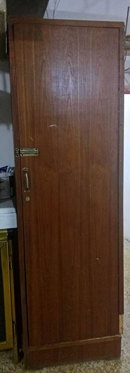 تخم كامل للبيع
قنفه 3 مقاعد وقنفه 2 مقعد و3 كراسي السعر 40
وكنتور صاج خشب باب واحده ب10
وسرير ب15 
وكنتور الامنيوم بابين ب20
طباخ مصري شغال كامل ب10
بغداد الشعب


**إذا كنت صاحب هذا الإعلان وتريد حذفه لأي سبب، رجاءا أرسل رسالة إلى الدعم الفني**