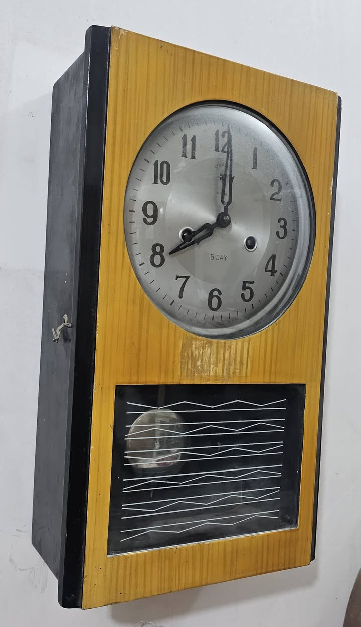 للبيع ساعة جداريه نوع صيني قديم انتاج سبعينات بحالة ممتازة  ام الرقاص تكويك نصب كل 15 يوم تدق الساعات وانصاف الساعات  السعر مع التوصيل ب 70 الف


**إذا كنت صاحب هذا الإعلان وتريد حذفه لأي سبب، رجاءا أرسل رسالة إلى الدعم الفني**