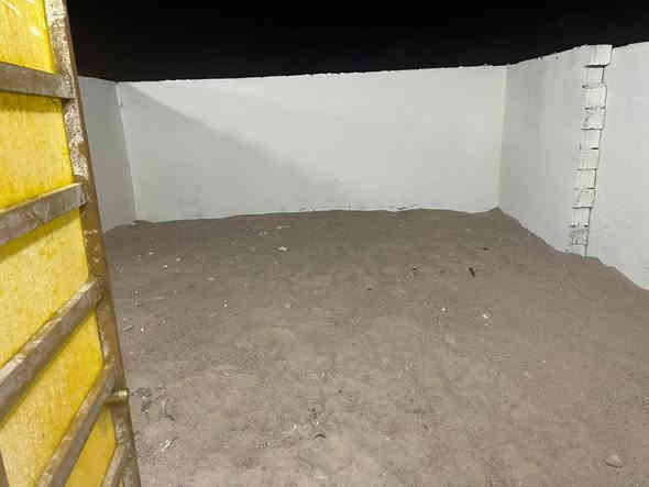 السلام عليكم 
ثلاثة بيوت للبيع مساحات مختلفة يتكون كل بيت من 
غرفة ٢
صالة ١
ديوان 
مطبخ حار
مطبخ بارد 
صحيات داخلية
صحيات خارجية
كراج واسع
حديقة في الكراج
حديقة خلف المنزل 
بيت تستلمه مفتاح 
جاري العمل بيهن باقي تشطيب فقط
الموقع البصره الزبير خلف المعارض 
مساحه البيت الاول ٢٠٠
مساحه البيت الثاني ٢٢٠
مساحه البيت الثالث ٢٣٠
علماً سقف البيت سندويج
نوع العقار زراعي
سعر البيت الواحد ٣٦ مليون قابل للتفاوض
*********** شراي يجي خاص او يتواصل ع رقم
