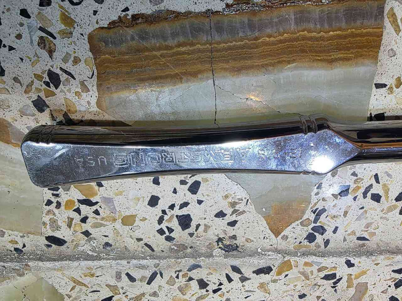 يده لعاب  1/2 امريكيه ماركه ارم سترونك طويله السعر ٣٥ الف 
تــ
***********
***********
