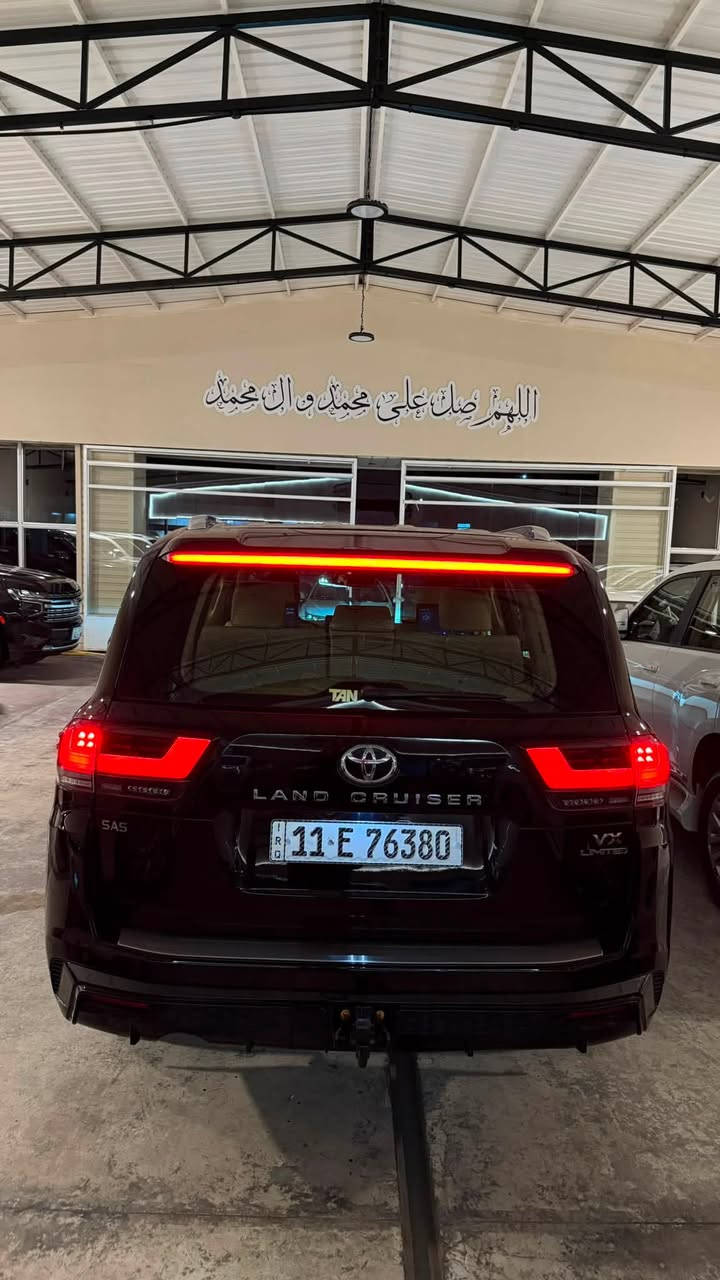 لسلام عليكم 

بسعر حلو ومناسب 🛑

لاندكروز 2022 VX 
ليمتد 
BLACK
فول 1/1 
كشنات ذاكرة / كهرباء 
+ تدفئة تبريد 
صندوك كهرباء 
كشنات خلفية كهرباء 
شاشة جبيرة 
سماعات بل تكم 
ماوس انضمة قيادة 
عداد شاشة 
تحكمات ستيرن 
شاشات خلفية 
كشنات خلفية تبريد 
لايت LED 
ستوب لايت خلفي 
 ساز اصلية السيارة 
ماشية 54 الف 
الارضيات + الكتلوكات بعدهن ممفتوحات بل لايلون

السيارة بيها لبنيد صبغ 

السعر :58 الف وبيها مجال 
***********

