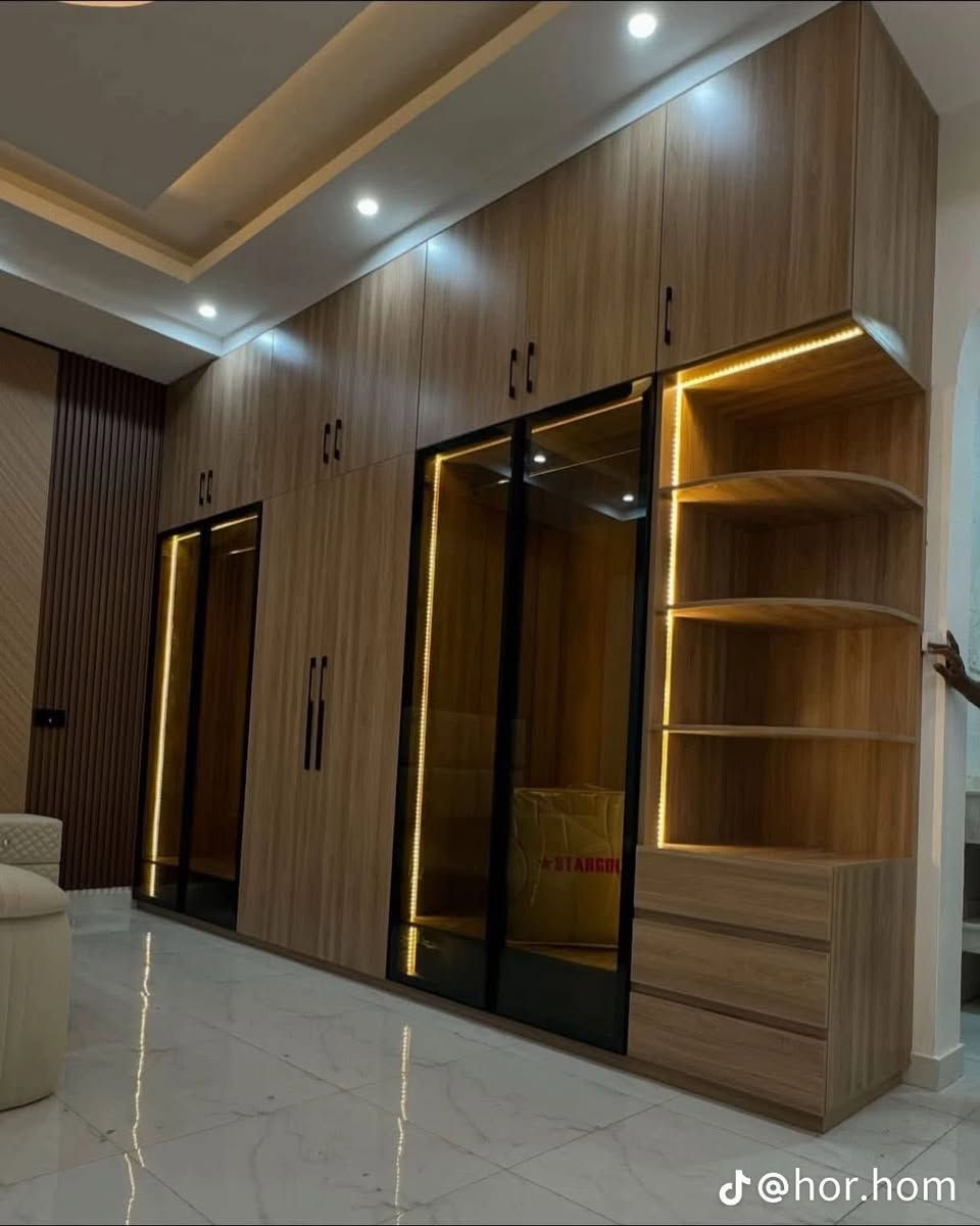 🔨✨ مصمم نجّار محترف ✨🔨  
شغل مضمون… ذوق عالي… تنفيذ على مزاجك  

عدنه هواي موديلات عصرية وكلاسيك  
وإذا ببالكم شي خاص؟ نسويه مثل ما تريدون بالضبط 👌  
تفصيل حسب   

 

***********
📩 للحجز على رقم او خاص نجار بسمايه
