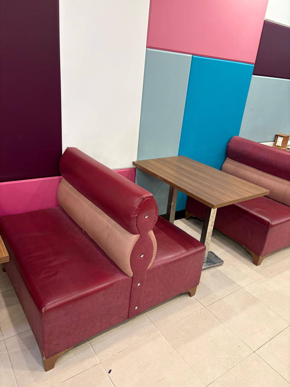 للبيع؛
طاولات دائرية عدد ٨ مع كراسي عدد ٣٢
طاولات مستطيلة عدد ٧ مع قنفات عدد ٨
مستعملة صناعة تركية في حالة جيد جداً
يصلح للمطاعم وكافيهات ما متواجد على الفيس
للاستفسار إتصال على ***********
