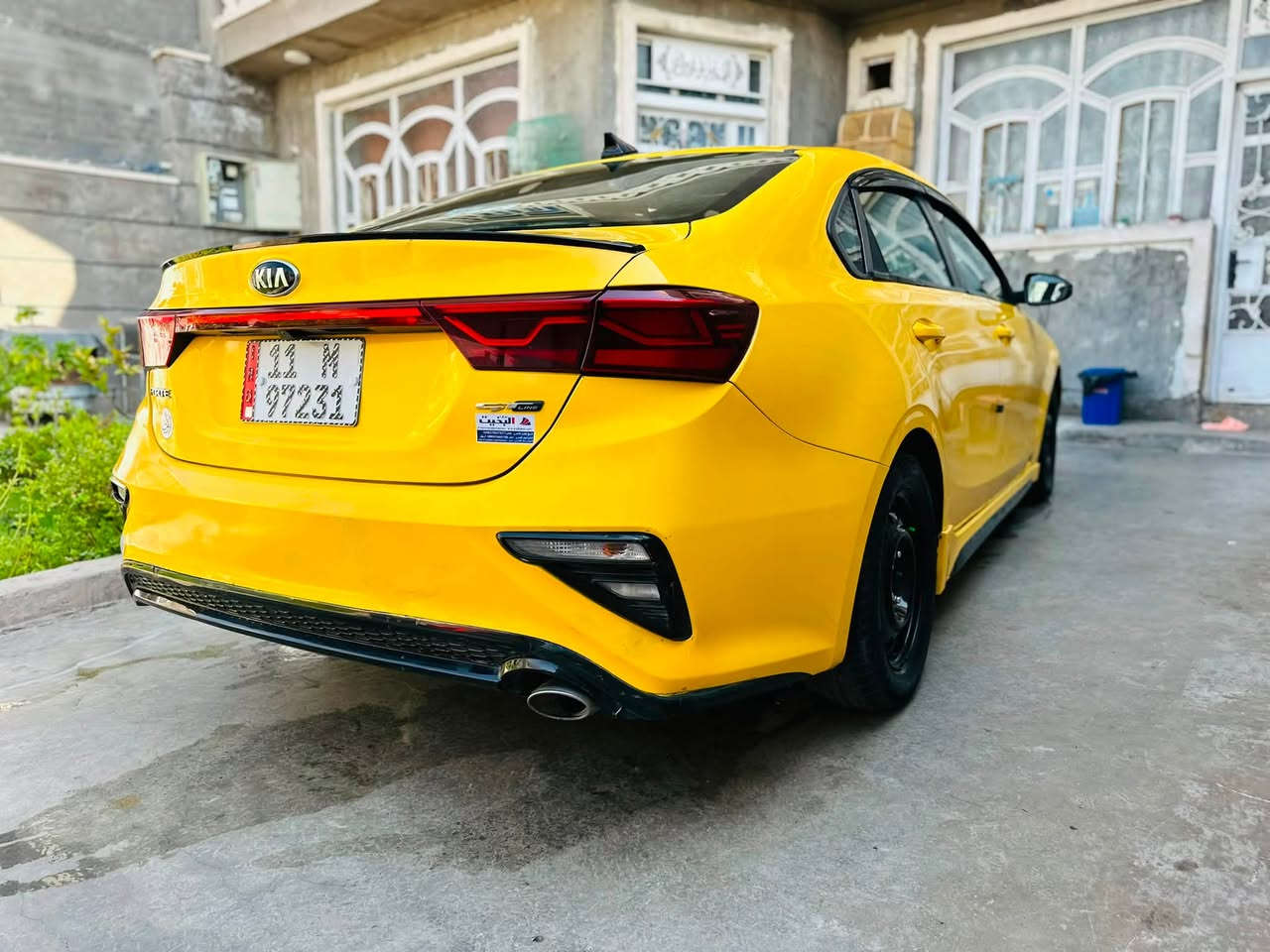 السلام عليكم بيع مستعجل !!! 
كيا فورتي 2021 GT line 

السعر 119 $ وبيها مجال 
بل عافية عل ياخذها 

مكينة 2000 دوش مكفولة 
كير AT المرغوب 

فول مواصفات ✅
وارد امريكي حادث بابتين تبديل بدون دواخل بدون لغود بدون شواصي بدون ايرباك 
سونار وصور الحادث مرفقة بل منشور 
بصمة 
فتحة 
دخول ذكي 
رادار 
كشنات جلد
كشنات كهرباء 
بصمة ابواب 
فول الفول وبعد بيها اهواي مواصفات 
 بسمي تحويل مباشر 
مكاني بغداد 
***********
