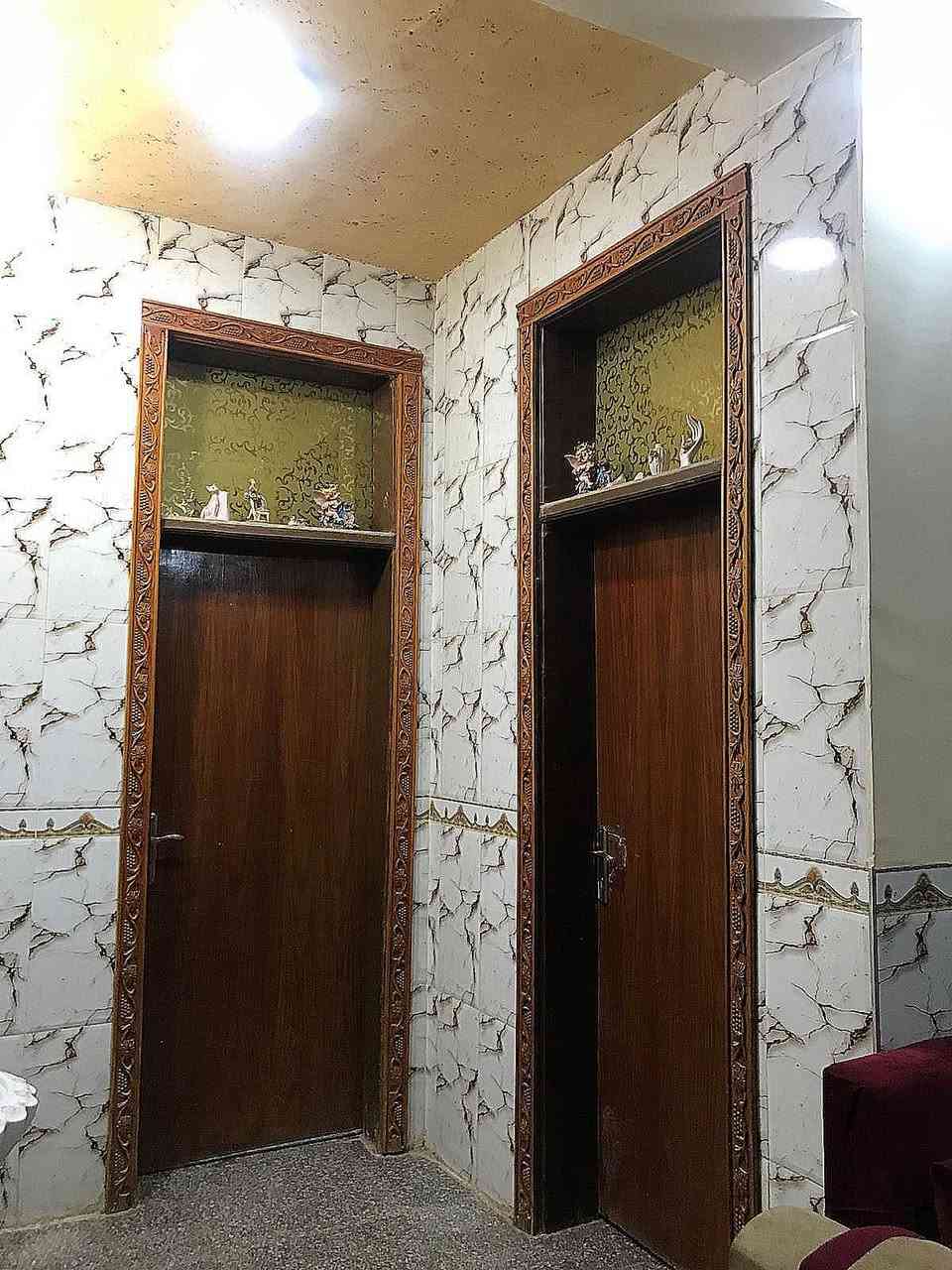 🏠 دار سكن للبيع - بناء طابقين وموقع استراتيجي ✨
يعلن مكتب الحولي للعقار عن عرض دار سكنية مميزة للبيع، تتميز بالمتانة والتصميم العائلي المتكامل.
📍 الموقع والمساحة:
• المساحة: 275 متر مربع.
• نوع السند: طابو زراعي (سند 25).
• العنوان: التقية الثالثة - مقابل بنزينخانة عبد الأمير عبيس.
• المميزات: نزلة مجمع الزهراء، يبعد عن الشارع العام 40 متر فقط.
🏗️ تفاصيل البناء:
الدار مبنية على أساس كونكريت مسلح وتتكون من طابقين بتصميم داخلي واسع:
• 🛏️ 4 غرف نوم واسعة.
• 🛋️ 2 صالة معيشة.
• 🛋️ استقبال مستقلة.
• 🍽️ مطبخ واسع.
• 🚗 كراج للسيارة.
• 🌳 حديقة منزلية.
💰 السعر والتفاصيل:
للاستفسار عن السعر، يرجى مراسلة الصفحة مباشرة 📥
أو التواصل عبر الأرقام التالية:
📞 ***********
📞 ***********
📍 موقعنا: مكتب الحولي للعقار - شارع الحولي - مقابل باب الجامعة الخلفي.
#عقارات #بيع #بيت_للبيع #مكتب_الحولي #عقارات_العراق
