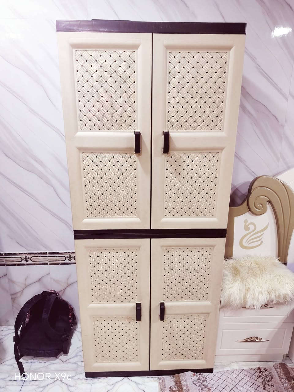 كنتور اطفال طابقين يرهم جازمه ينفصل طابق عن الثاني سعر ٧٥
حي العسكري شارع السبيس ***********
