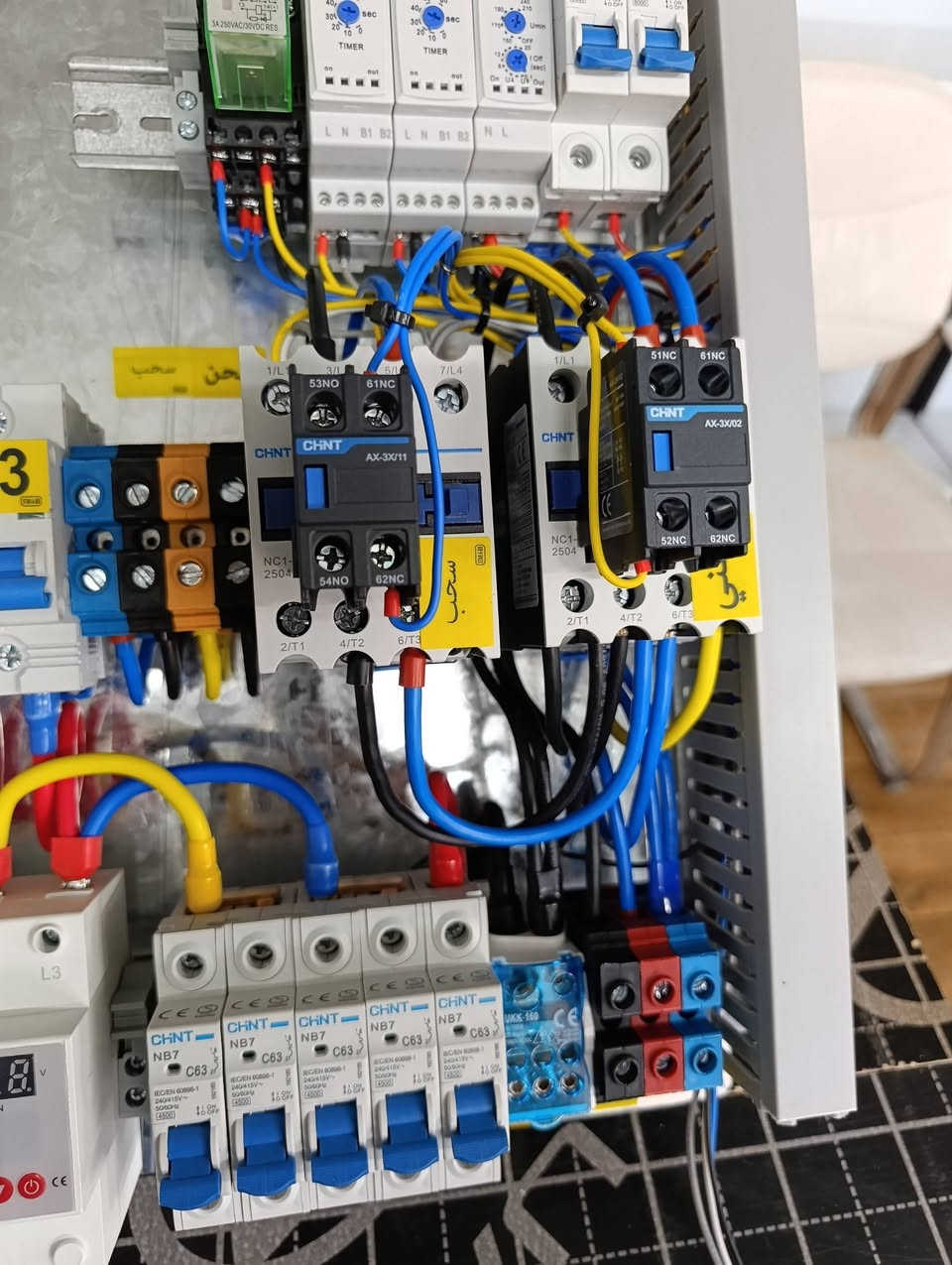 خطين بارد منفصل مخصص الى الطاقه الشمسيه
بنفس الوقت خروج شحن الطاقه 40 امبير + خط الأناره 40 امبير
 تحياتي للجميع 🌹


**إذا كنت صاحب هذا الإعلان وتريد حذفه لأي سبب، رجاءا أرسل رسالة إلى الدعم الفني**