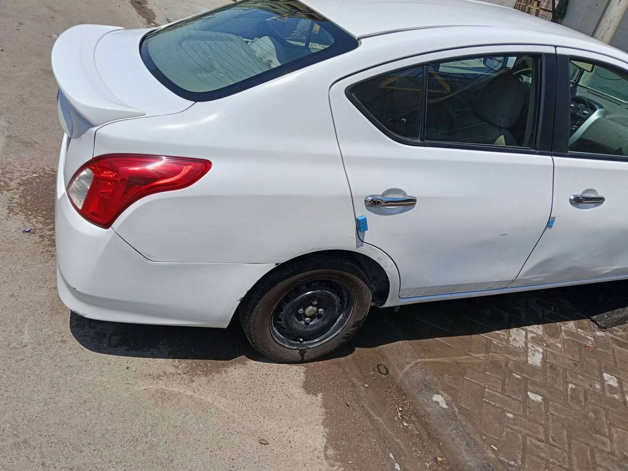 السلام عليكم نيسان سني هندي بليته زركه موديل 18 رقم بغداد باسمي بيه 4قطع صبغ ابيع حزام ماشيه 300الف سياره نضيفه بيه نقوصات بسيطه مكاني بغداد *********** للاستفسار
