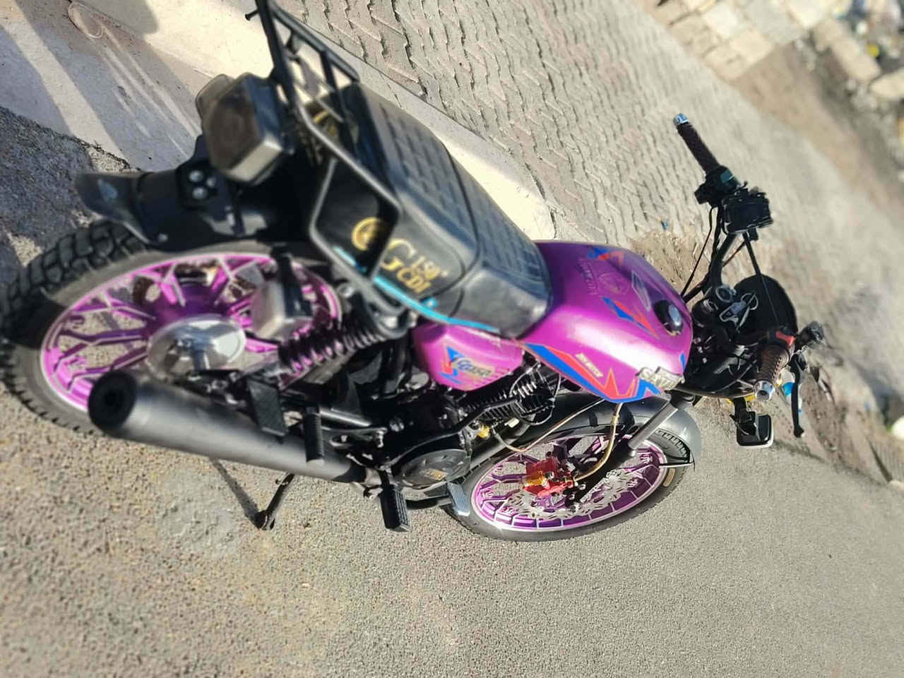 اسلام عليكم دراجه للبيع سفان موديل 25  اوراق اصوليه دراجه نضيفه أو حلوه شلعه أو معدل محرك ما مفتوح السعر 700 أو بي مجال الشراي يتصل على الرقم *********** بي واتساب مكلف بلنشر هذا رقم صاحب الدراجه
