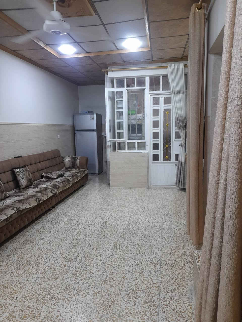 عروض مكتب أبو مهدي لتجارة العقارات
دار للبيع مشيرفة الأولى قرب جامع كشمولة 🕌

مساحة ١٥٠ متر 🏫

واجهة ٦ او ربع 💯

الدار طابقين او نص سعرو مناسب 

طابق الأول استقبال مطبخ هول صحيات 

الطابق الثاني ٣ غرف نوم 

الطابق الثالث غرفة نوم أو بيتونه 

موقع جيد اتجاة قبلة تام 

للإستفسار أكثر الإتصال على رقم ***********

نستقبل جميع العروض العقارية 

عنوان مكتب ٣٠ تموز قرب جامع الصحابة
