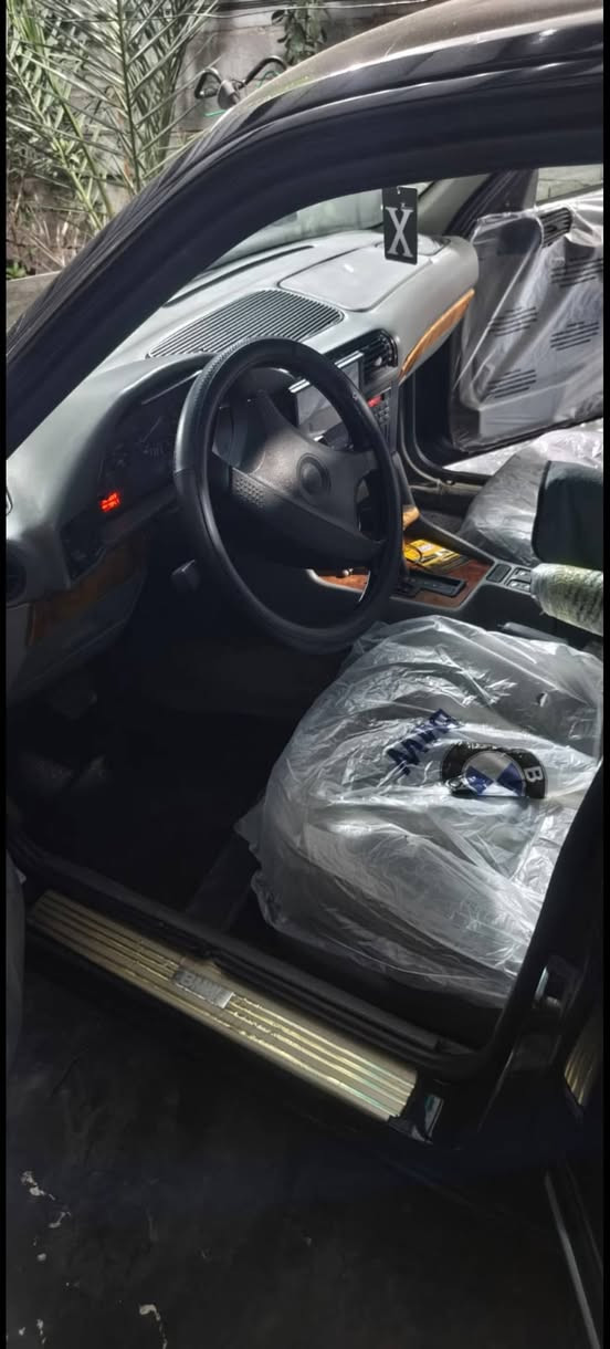 سلام عليكم ورحمة شباب
الي يدور نضيف ومميزE34
540i v8
اصل سنويه وبليته سياره كفاااااااله من ضربه والخياس
سياره اول صبغه الها سابقا ولا قطعه صبغ ولا تبديل
وعندي صورها قبل صبغ
 كشنات كهرباء
 كشنات بطاين جدد
 سلايت شغال
 كيجات كلهن شغاله
مكينه كير جديد وارد يابان
اكسل قفل 3.15 
سياره مامتعوبه بلاديه
مكان بغداد حي الجهاد
للاستفسار *********** اتصال أو واتساب
السعر ٧٨ وبيه مجال بسيط او مرواس بسياره أحدث

