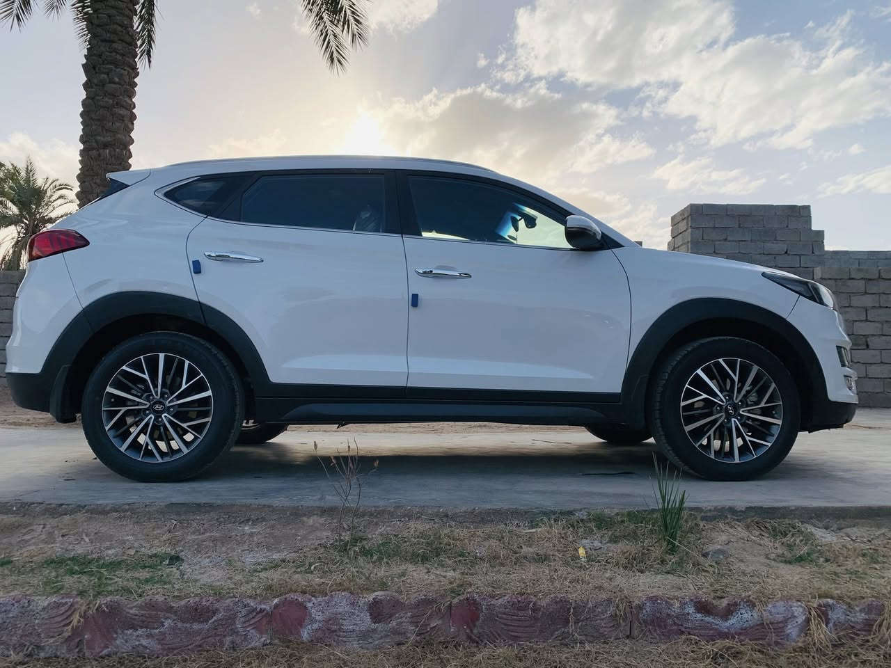 توسان 2020 خليجي(الكاصد)
ماشيه 100 الف 
رقم بغداد انكليزي بسمي تحويل مباشر 
المواصفات
شباك لكزز  
لايت 5 عدسات
بصمة 
شاشة اصلية  
ترحيب عند الاقتراب 
حساسات + كامرة 
كشنات جلد 
كشنات كهرباء 
هند بريك برجل 
درايف مود
محرك 2000 دوش 
السياره بيه شبر بخشم البنيد اثر جراد 
وبيها كم رصعه 

السعر 190 وبيها مجال  

مكانها بغداد المحموديه او الدوره 
للتواصل : ‭0781 633 1874‬

‭0751 683 1871‬
