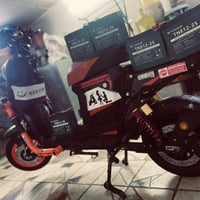 اخوان دراجه شحن اكس 900بطاريات  خمسه بطاريات 25امبيرمالف 1500السعر 400...